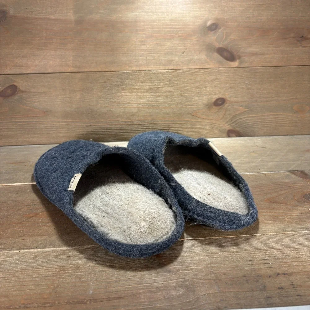 CROCS pre owned